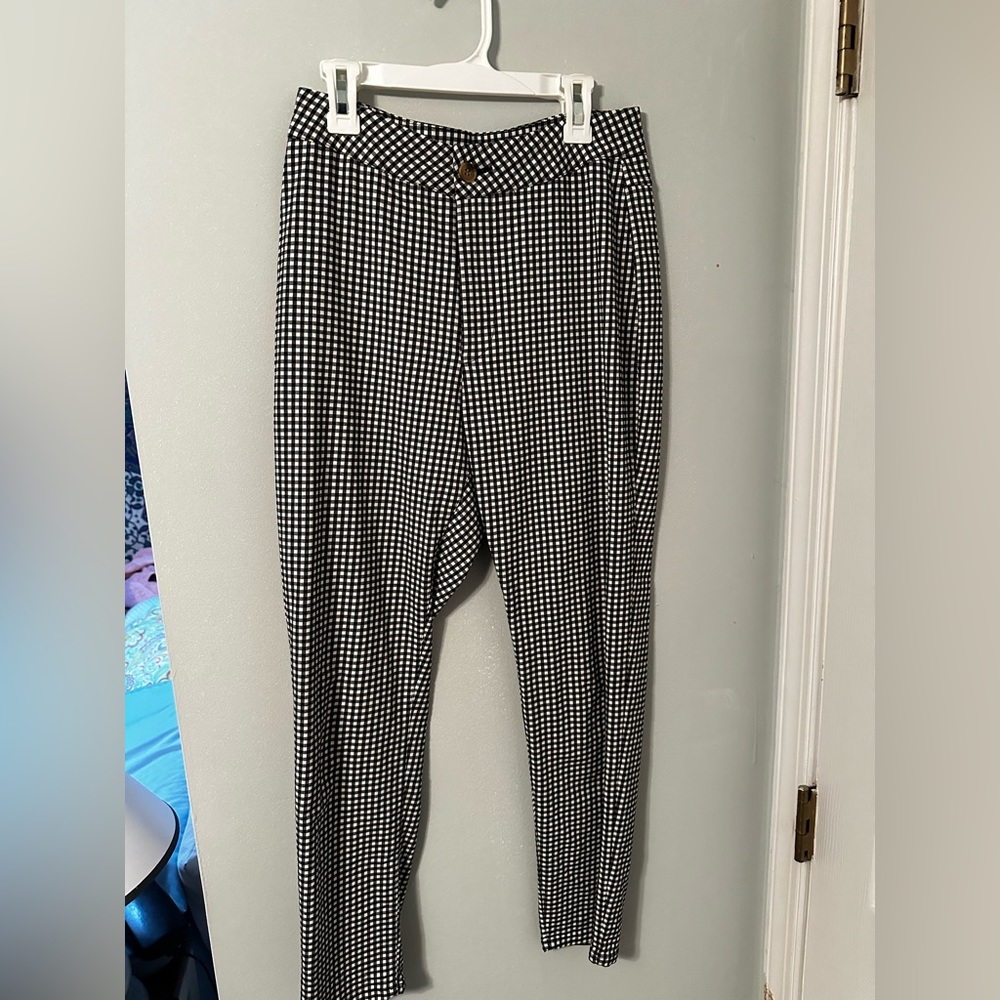 Black & white checkered fitted pants
